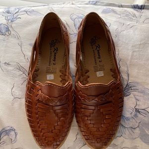 BRAND NEW AUTHENTIC HUARACHES